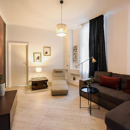 Апартаменты Amazing Location & Elegant Apt - Old Town Бухарест Экстерьер фото