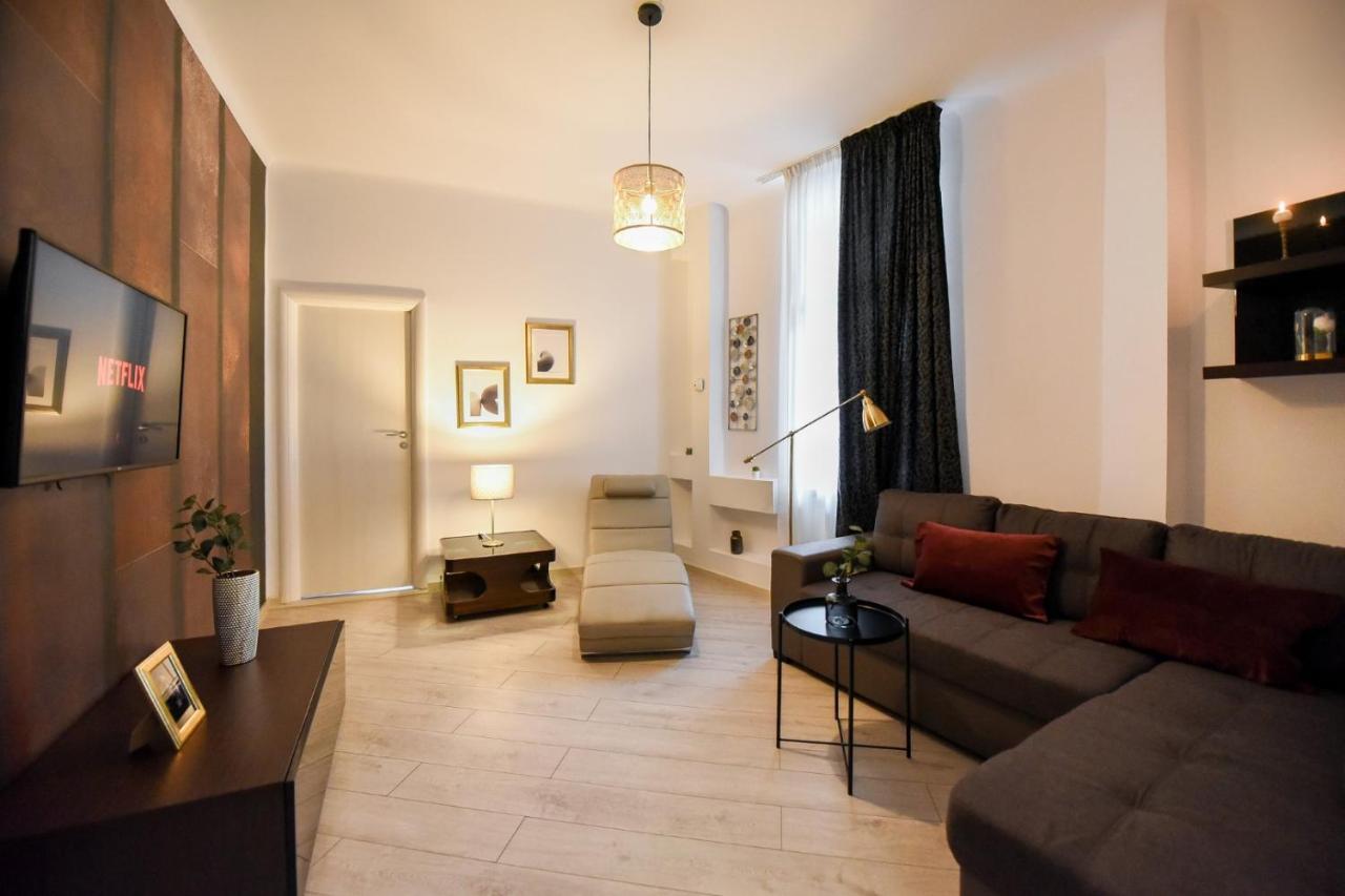 Апартаменты Amazing Location & Elegant Apt - Old Town Бухарест Экстерьер фото