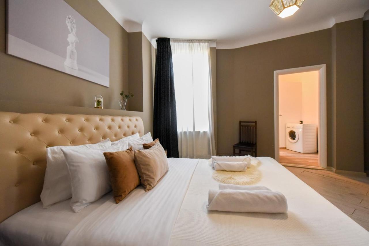Апартаменты Amazing Location & Elegant Apt - Old Town Бухарест Экстерьер фото