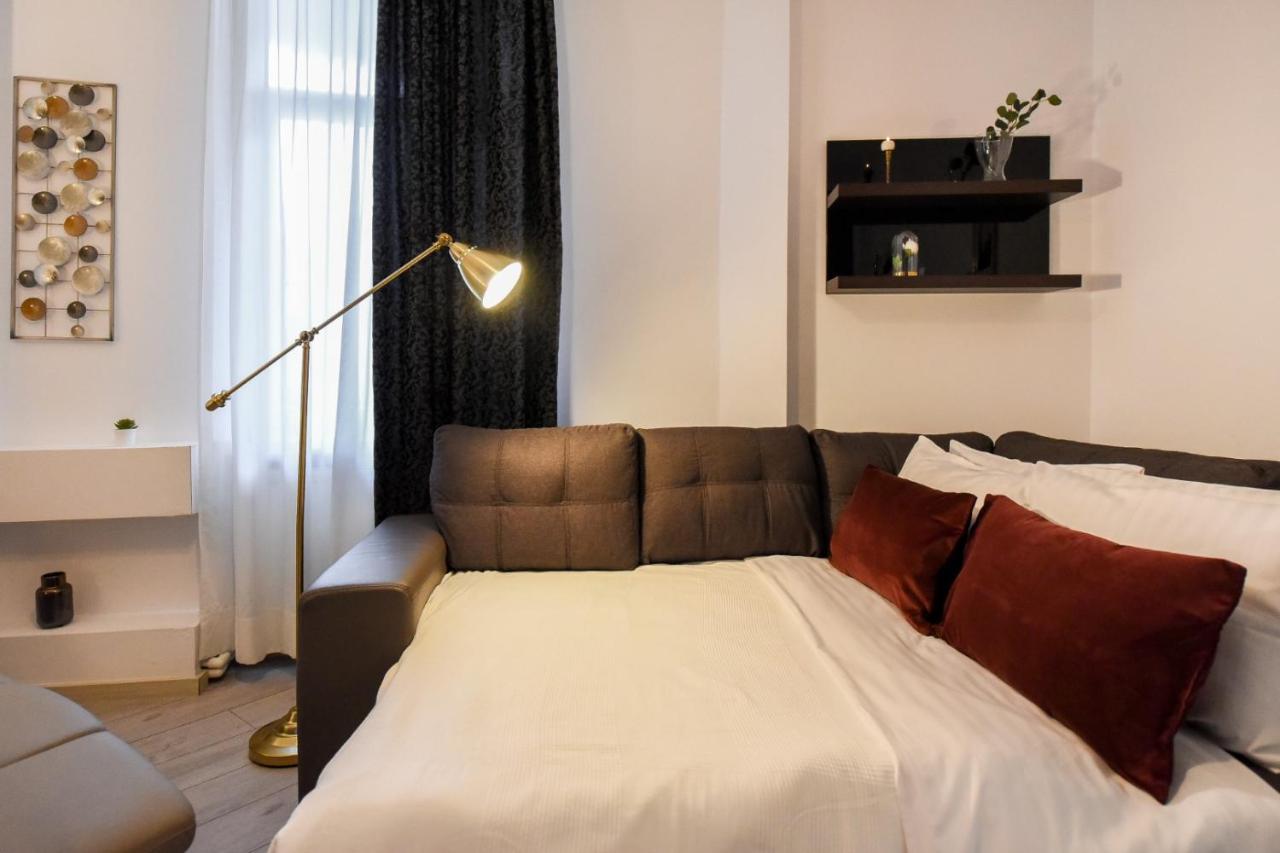 Апартаменты Amazing Location & Elegant Apt - Old Town Бухарест Экстерьер фото