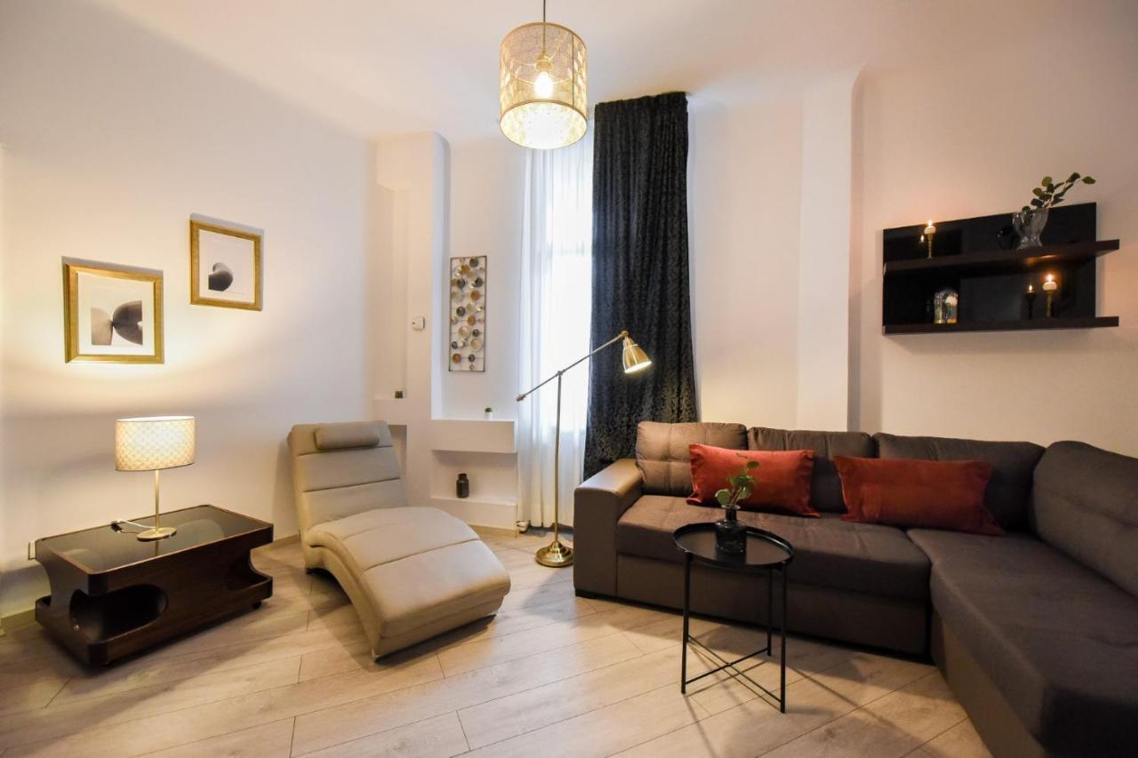 Апартаменты Amazing Location & Elegant Apt - Old Town Бухарест Экстерьер фото
