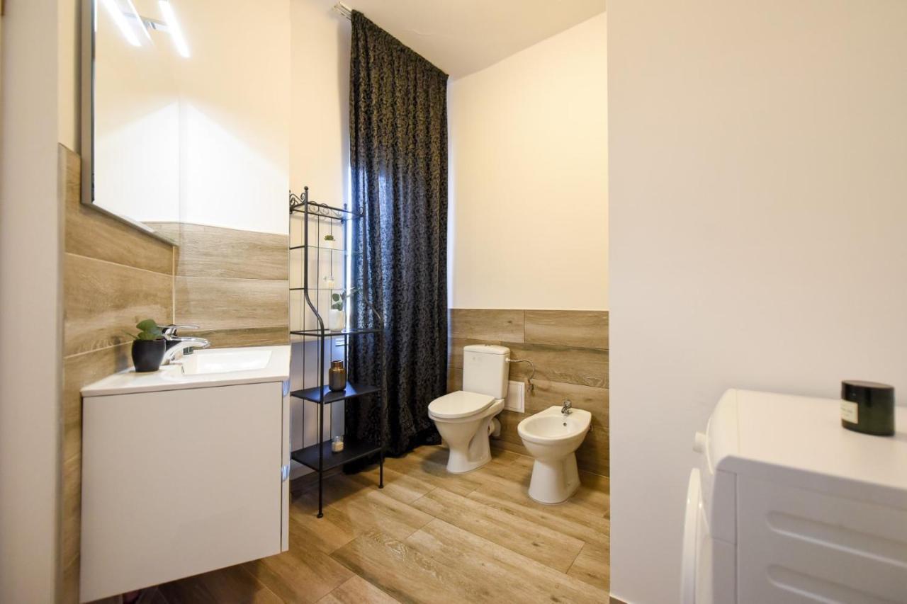Апартаменты Amazing Location & Elegant Apt - Old Town Бухарест Экстерьер фото