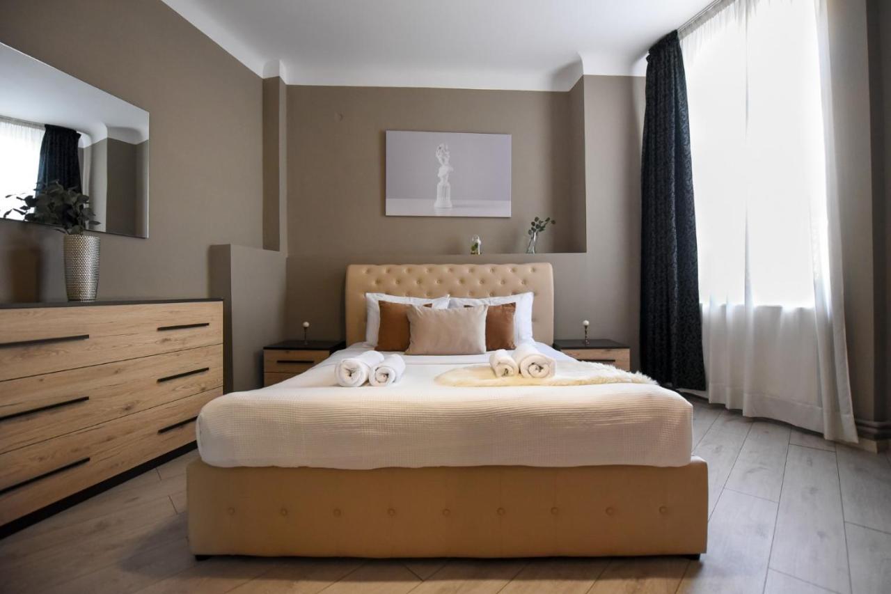 Апартаменты Amazing Location & Elegant Apt - Old Town Бухарест Экстерьер фото