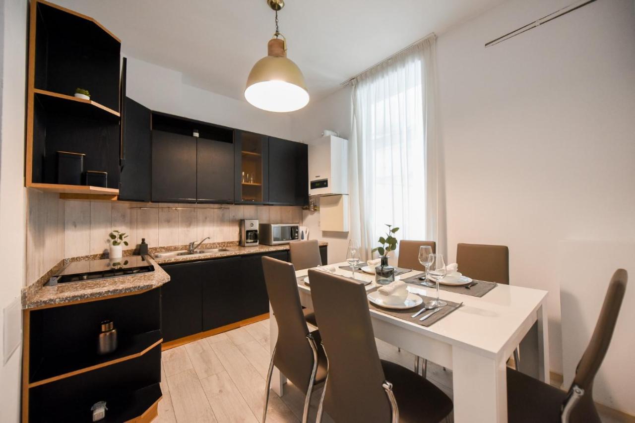 Апартаменты Amazing Location & Elegant Apt - Old Town Бухарест Экстерьер фото